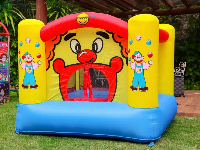Castelinho inflável com Motor