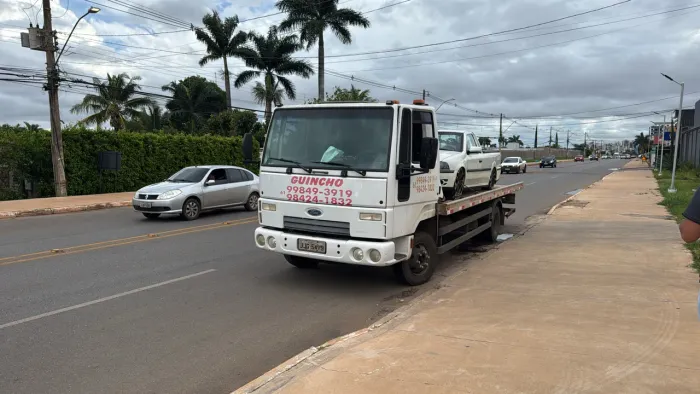 Serviços e Bobcat e guincho 