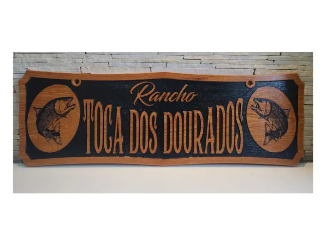 Placa Rústica Entalhada Toca dos Dourados