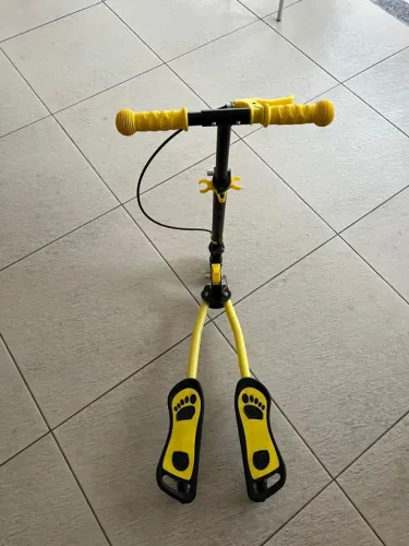 Patinete Trinet Juvenil Frog New Radical 3 Rodas Gira Guidão da DM Toys