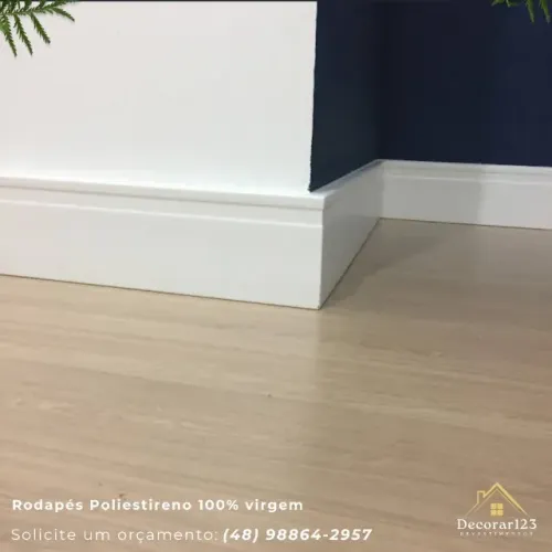 Rodapé 7cm Branco Frisado - Poliestireno (PS)