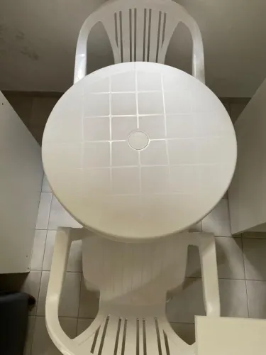 Conjunto de mesa com 2 cadeiras