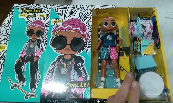 Boneca Cool Lev - Coleção LOL OMG