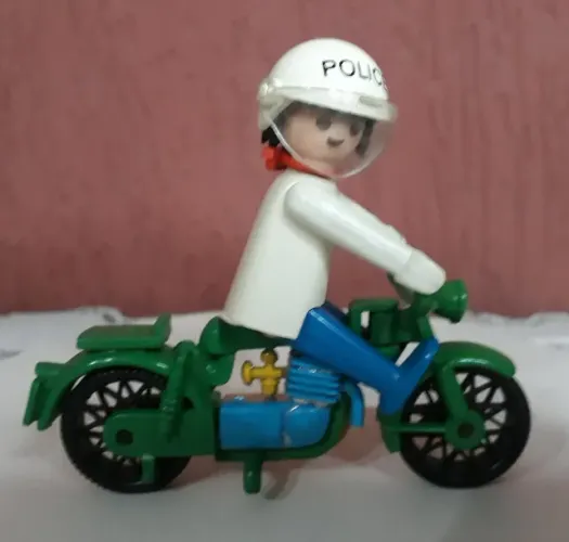 PLAYMOBIL POLICIAL DA TROL ANOS 80 USADOBONECO E MOTO
