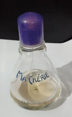 Vidro vazio de perfume 