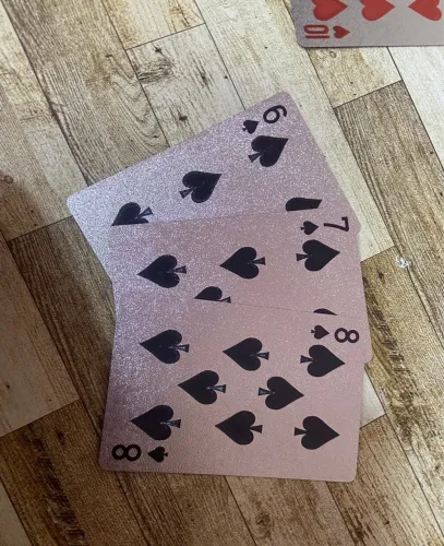 Baralho Luxo Metalizado Cartas com acabamento brilhante e design diferenciado e estiloso