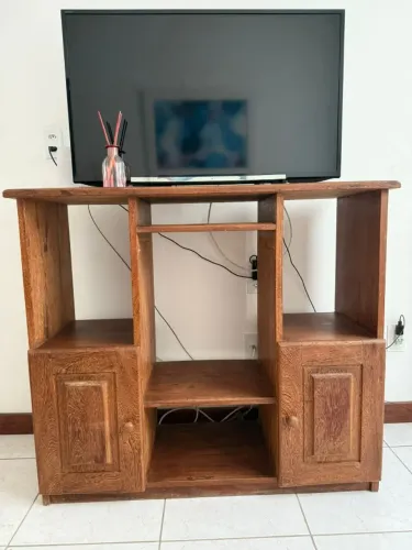 HACK PARA SALA DE TV - MADEIRA MACIÇA