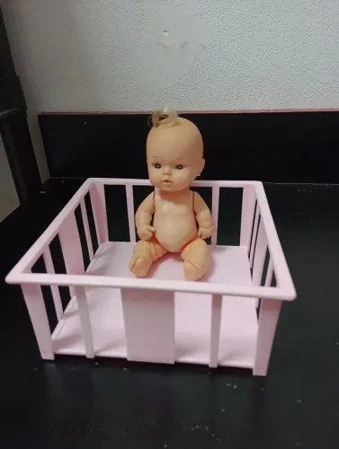 Boneca Chuquinha com cercadinho