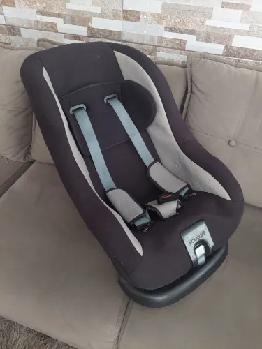 Vendo uma cadeirinha de criança 