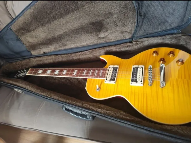 Guitarra Cort CR250 c/ Malagoli, graphtech e case