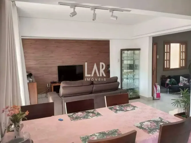Casa à venda, 3 quartos, 2 suítes, 8 vagas, Jardim América - Belo Horizonte/MG