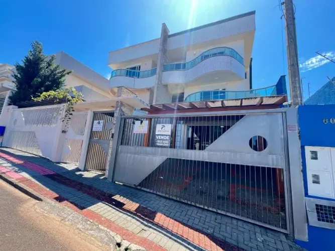 Sobrado triplex por R$ 1.060.000,00