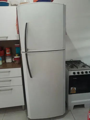 Geladeira usanda perfeita 