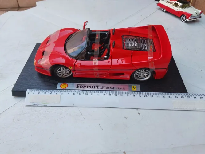 MINIATURA FERRARI F-50