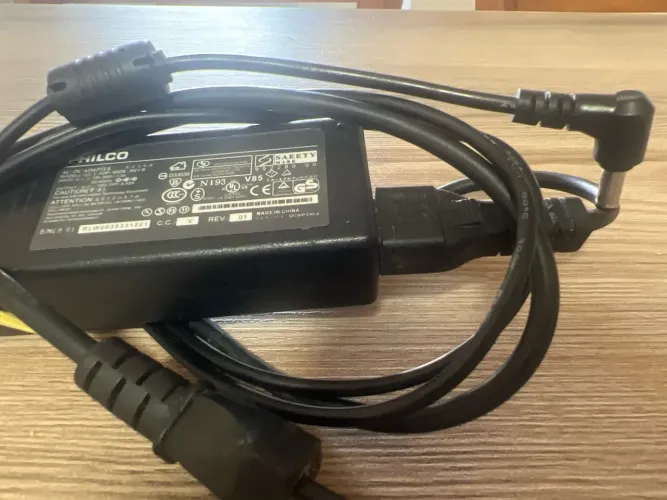 Carregador Original Philco CCE para notebook ultra fino