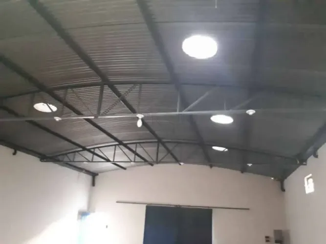 Barracão com 350m² para locação no Jd. Vania Maria em Bauru -SP.