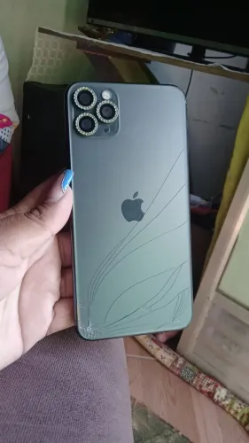 IPhone 11 pro Max funcionando tudo.