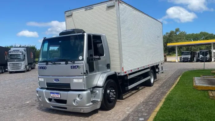 Vendo Ford Cargo 1317e em perfeito estado