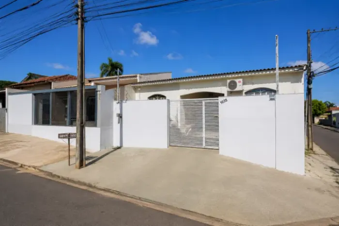 Imóvel de Esquina com 3 Moradias Independentes |  Todos Locados e Gerando Rend