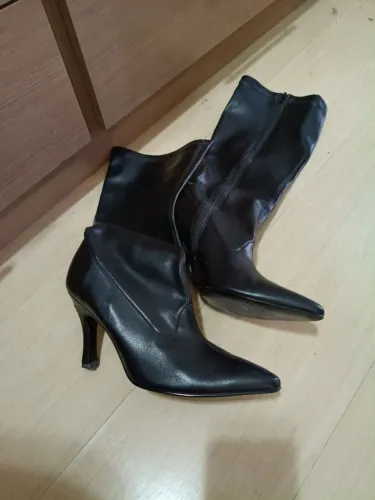 Bota couro 38