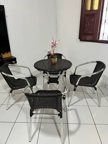 Conjunto de mesa e 4 cadeiras para área externa