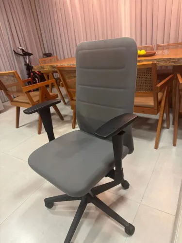 Cadeira de Escritório Executiva Quadry - Frisokar