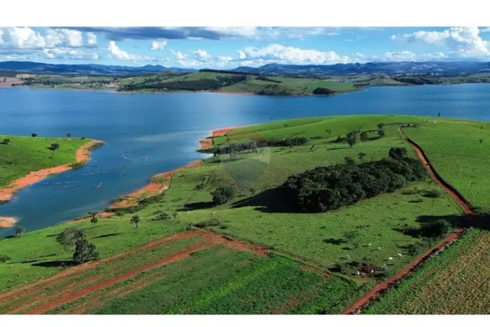 Sítio à Beira da Represa em Guapé, MG