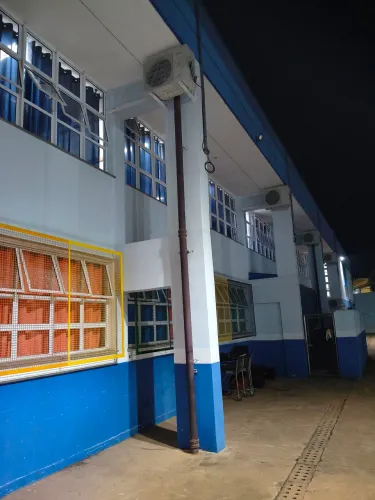 Auxiliar de manutenção e instalação