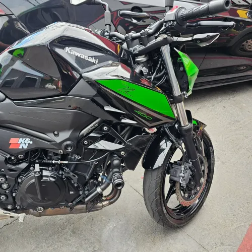 Z400 impecável.
