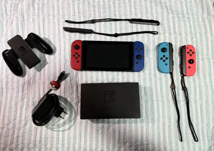 Nintendo Switch Usado com 4 joy-con