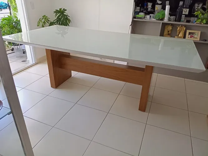 Mesa De Madeira Com 8 Cadeiras