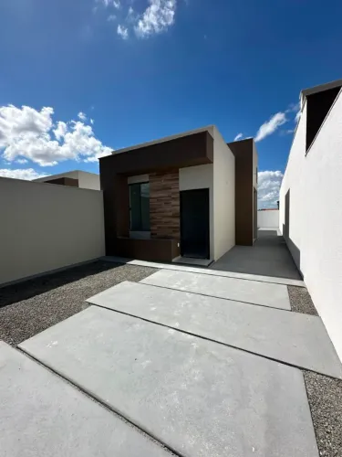 Vendo casa de 2/4 sendo uma suíte no Tomba