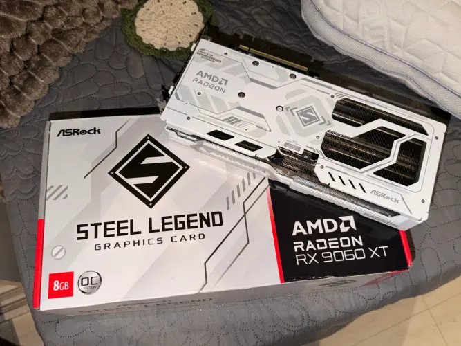 PLACA DE VÍDEO 9060XT C/ RGB - STEEL LEGEND - ASROCK - BRANCA - 8GB - SEMINOVA