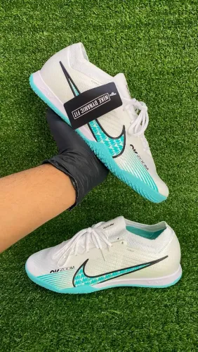 CHUTEIRA NIKE MERCURIAL VAPOR XV