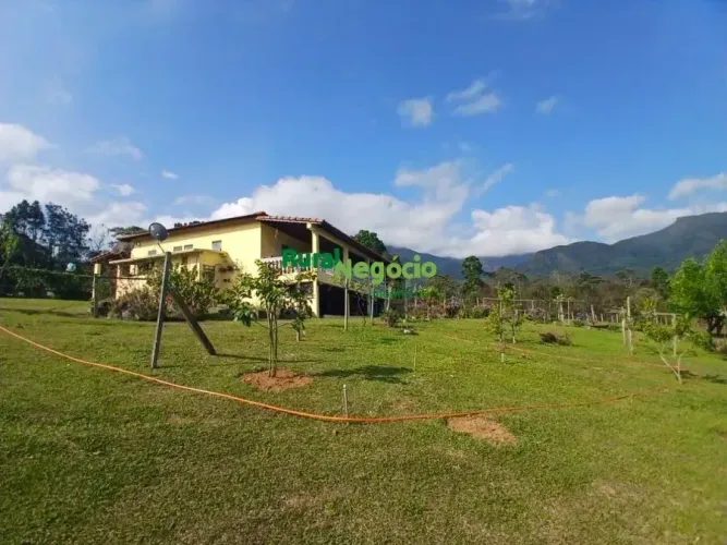 CHÁCARA FORMADA COM POMAR E VISTA PRIVILEGIADA PARA O PICO DE ITATIAIA/RJ