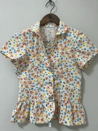 Camisa Femenina manga curta estampa flores