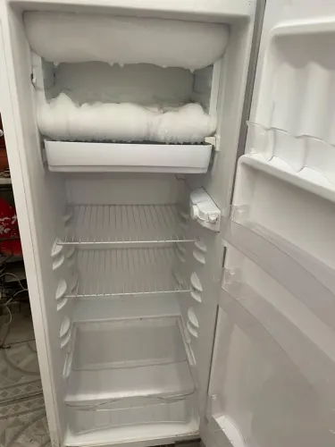 Geladeira semi nova 