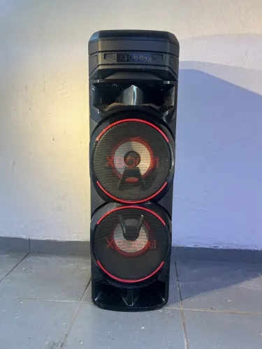Caixa de som LG torre com problema para peças