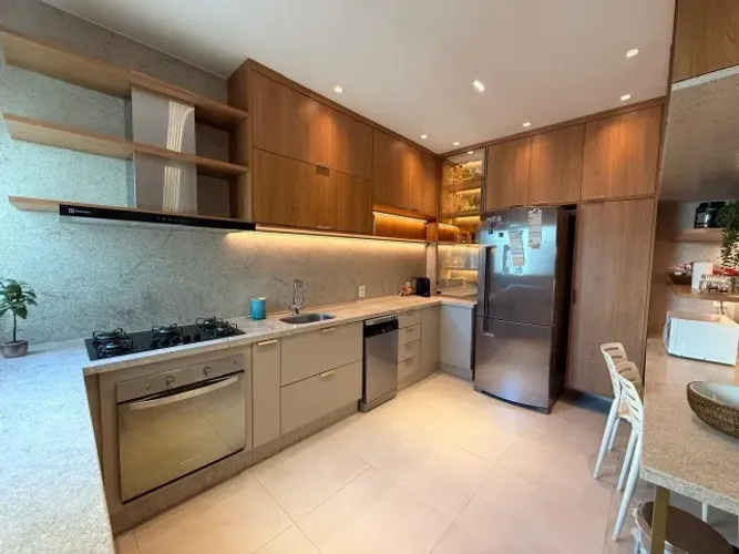 Casa Colinas  3 suítes com Piscina 