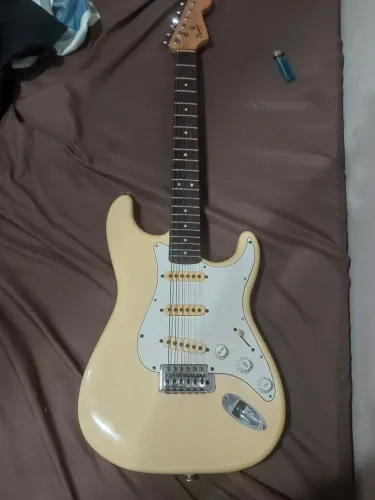 Guitarra Stratocaster anos 90's (preço negociável)