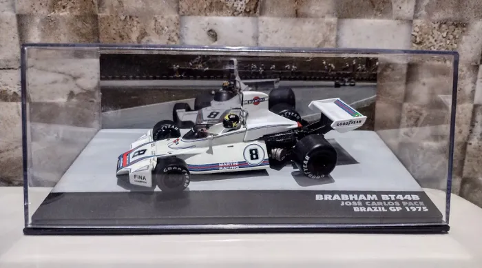 Miniatura Formula 1 Brabham BT44B Brazil GP 1975 José Carlos Pace