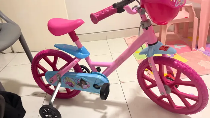 Vendo bicicleta nova da Barbie