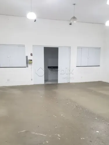 Salão comercial para alugar no bairro Jardim Esperança em Americana/SP