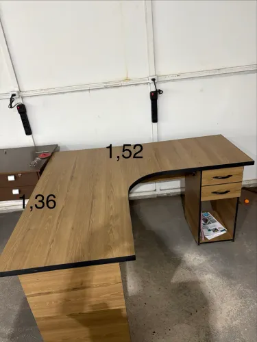 Mesa de escritório em L