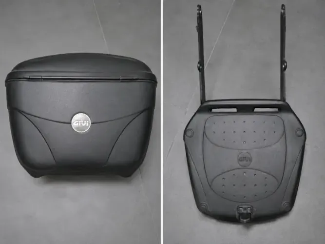 2 Baús Givi com suporte - 21 L (lateral)