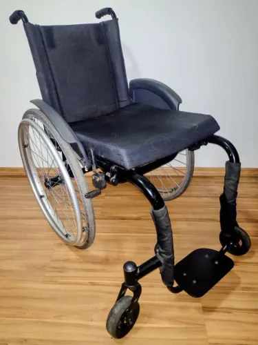 Cadeira de rodas monobloco Ortomobil