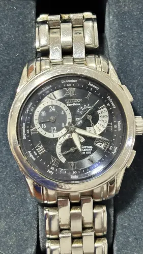 Relógio Citizen Eco Drive calibre 8100 calendário perpétuo