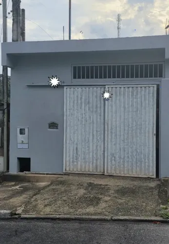 Casa bem localizada, na rua principal que dar acesso fórum/coab