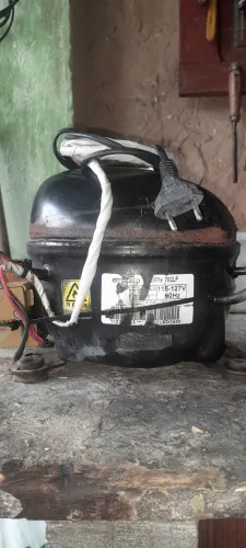 COMPRESSOR PARA ENCHER BOLA PNEU, BALÃO. E ETC.