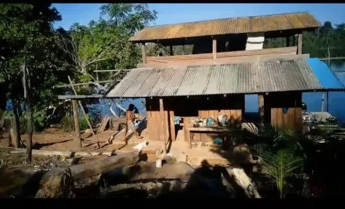 Vende-se ILHA documentada